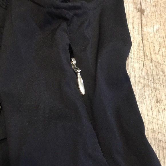 Express Scalloped Chain Ruffle Top - Picture 4 of 5